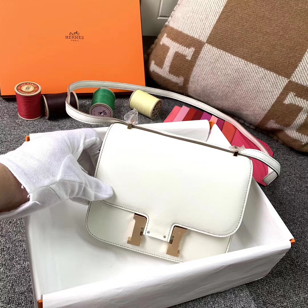 Hermès（爱马仕） Constance 空姐包 8L冰川白 原厂御用顶级Swift 皮 Constance空姐包  金扣 19cm 现货