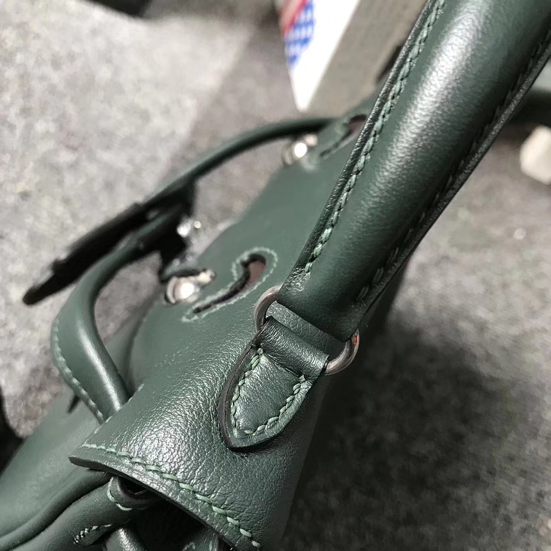 Hermès（爱马仕）2Q英国绿拼咖啡色 原厂御用顶级Swift 皮 Kelly doll 银扣