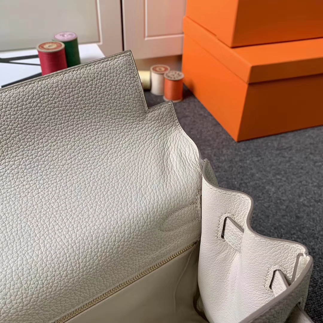 Hermès（爱马仕）奶昔白 原厂御用顶级小牛皮 Kelly 32 金扣