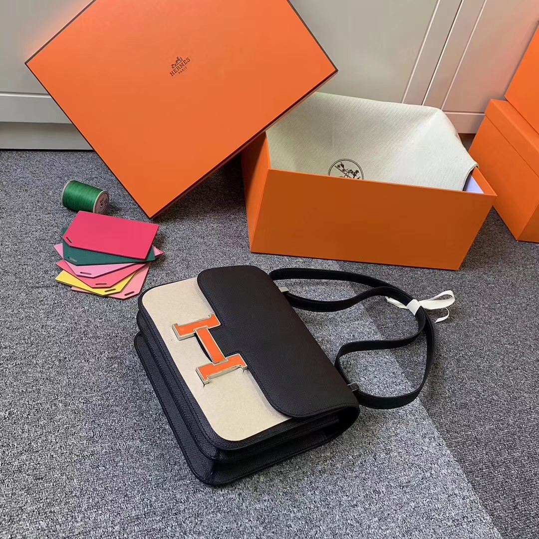 Hermès（爱马仕）CK89 黑色 原厂御用顶级Epsom 皮 Constance 24 银边罂粟橘色珐琅扣