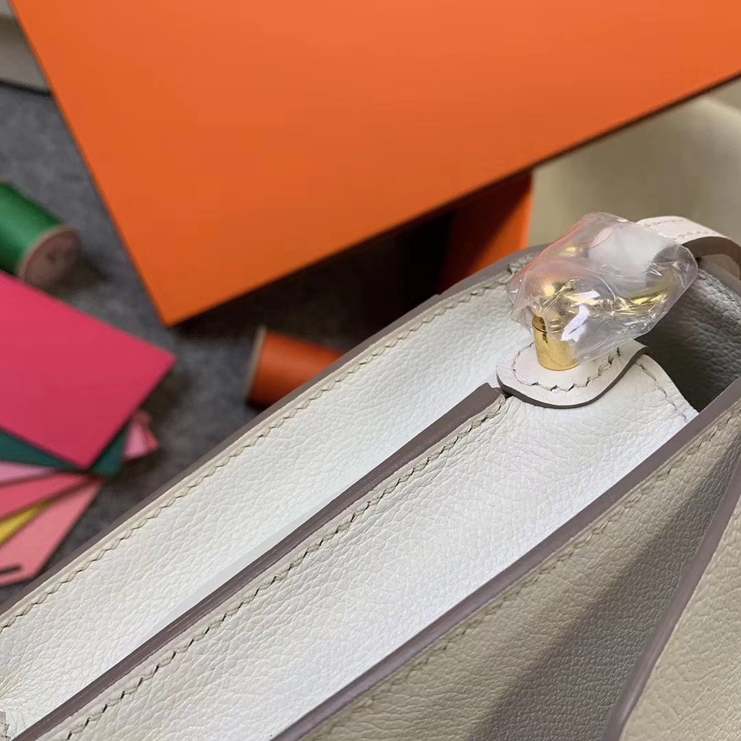 Hermès（爱马仕）8L冰川白 原厂御用顶级Ever Color 皮 Roulis 19 金扣 现货
