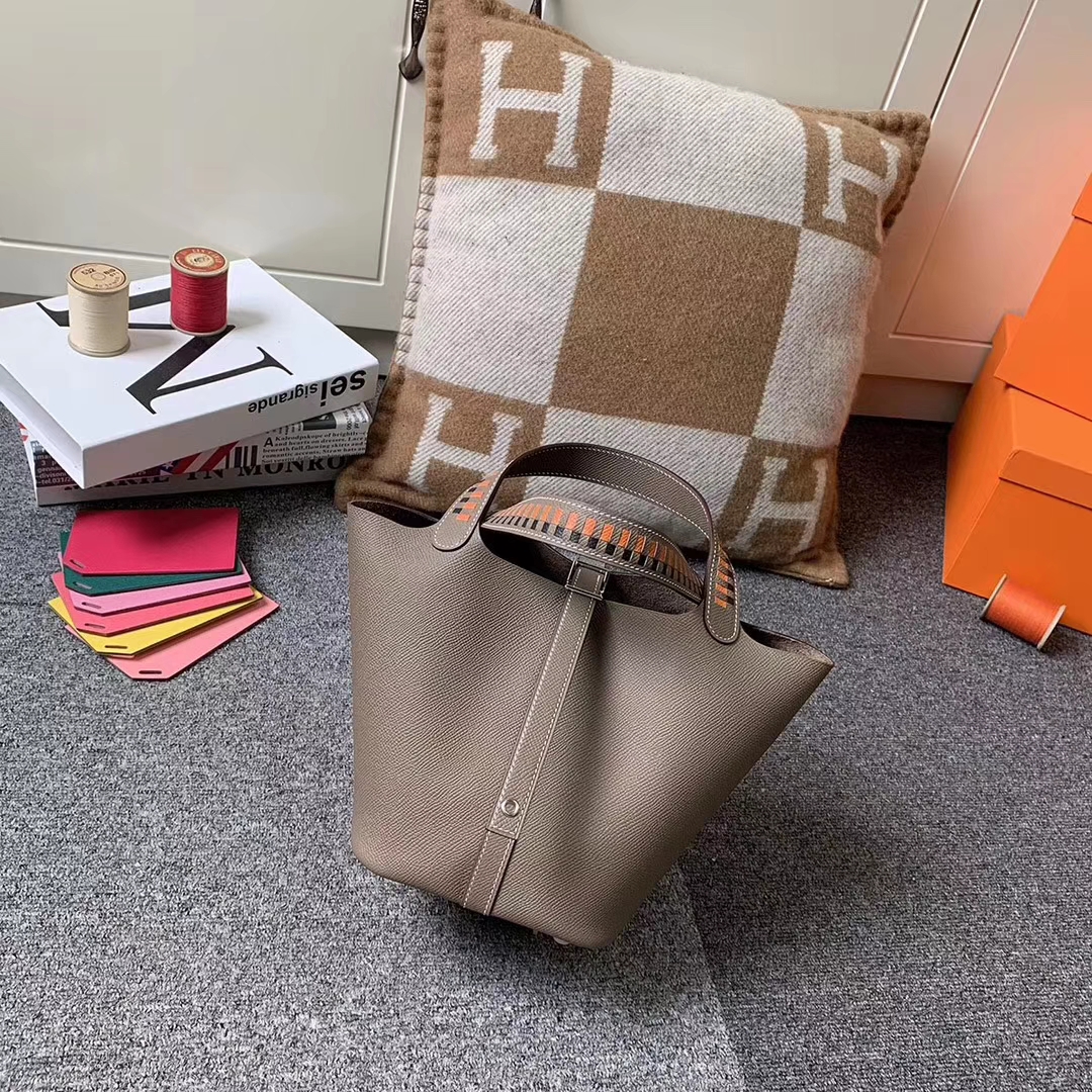Hermès（爱马仕）Picotin Lock 菜篮包 CK18 大象灰 手腕编织 原厂御用顶级Epsom 皮 银扣 18cm