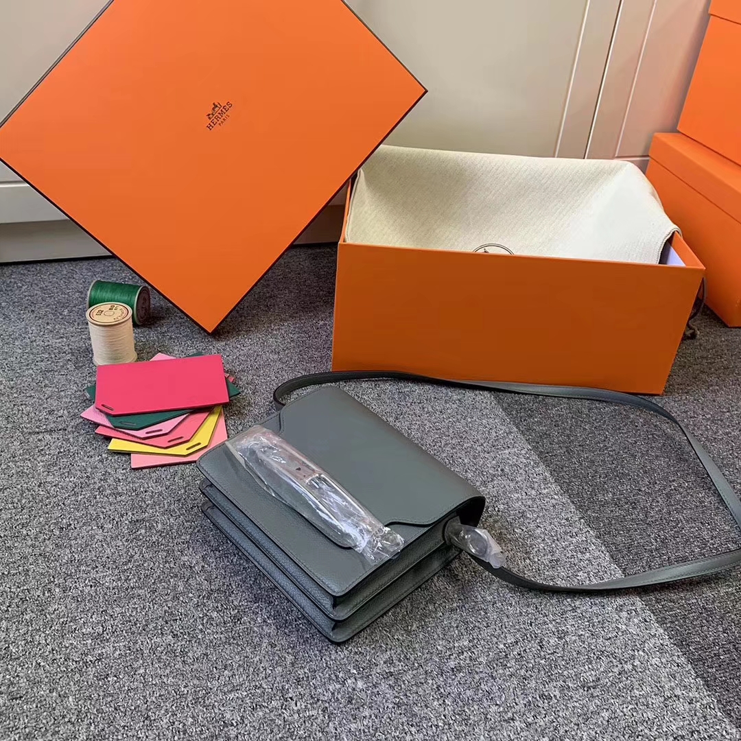Hermès（爱马仕）杏绿色 原厂御用顶级Ever Color 皮 Roulis19 银扣 现货