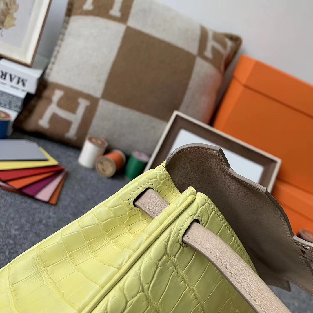 Hermès（爱马仕）柠檬黄拼沥青灰 原厂御用顶级鳄鱼皮 Kelly doll 银扣