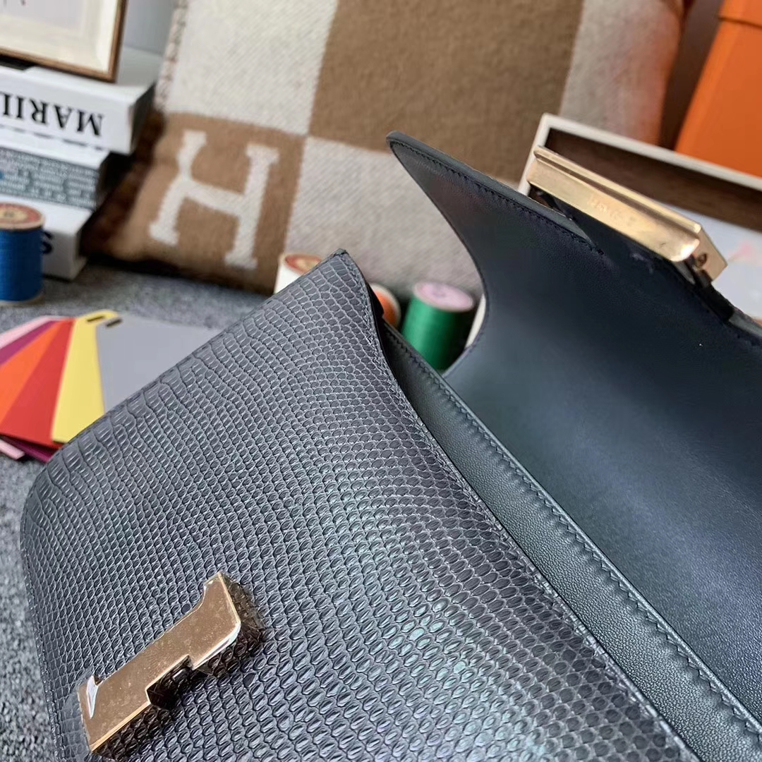 Hermès（爱马仕）8F锡器灰 原厂御用顶级蜥蜴皮 Constance 26 玫瑰金扣