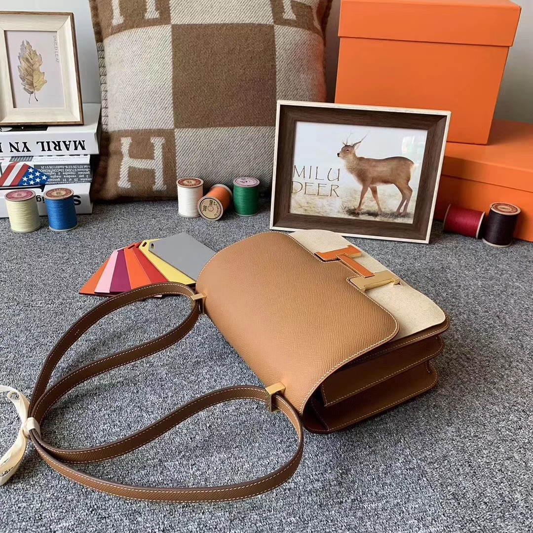 Hermès（爱马仕）浅咖啡 原厂御用顶级Epsom 皮 Constance 24 金扣 现货