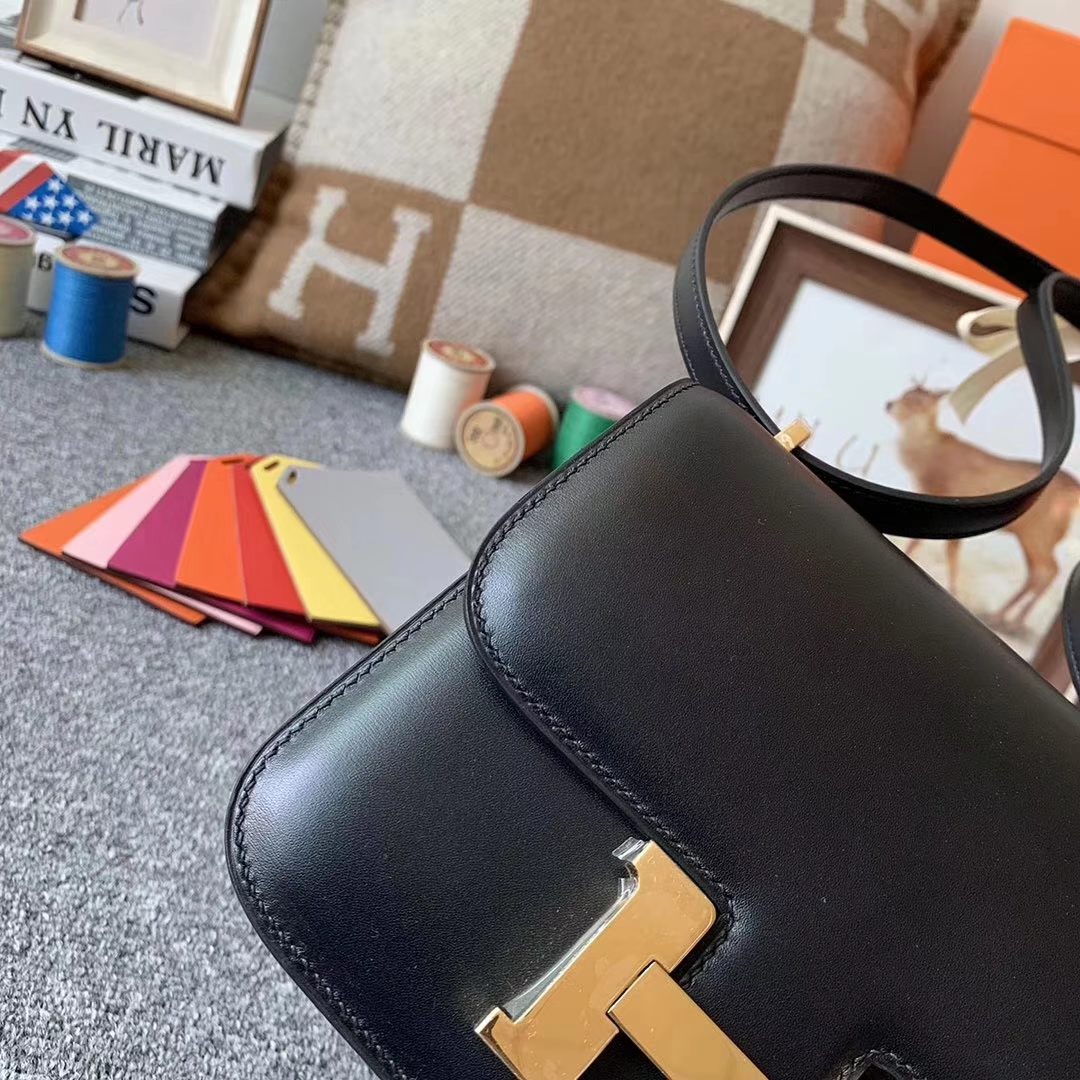 Hermès（爱马仕）黑色 原厂御用顶级BOX皮 Constance 19 金扣 现货