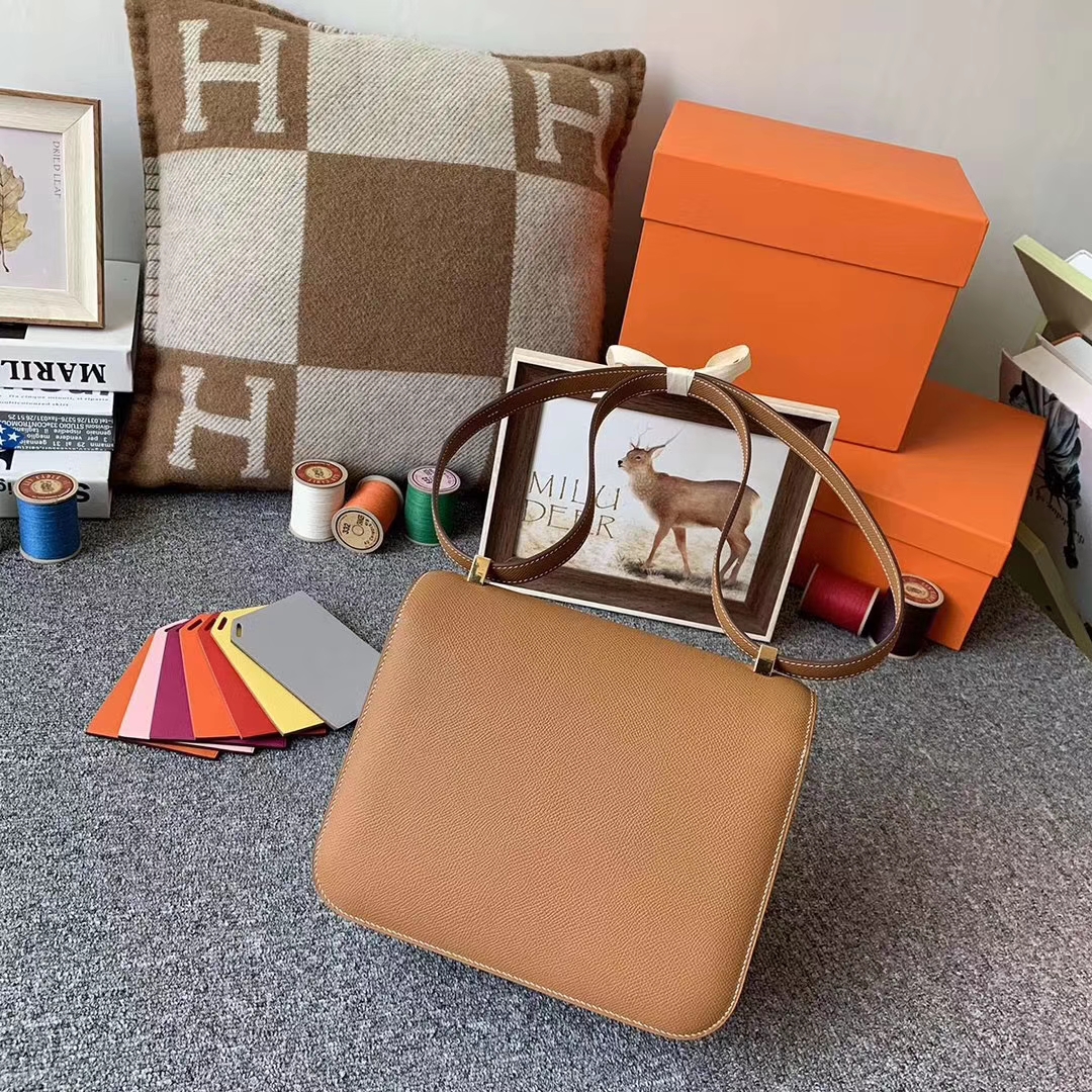 Hermès（爱马仕）浅咖啡 原厂御用顶级Epsom 皮 Constance 24 金扣 现货