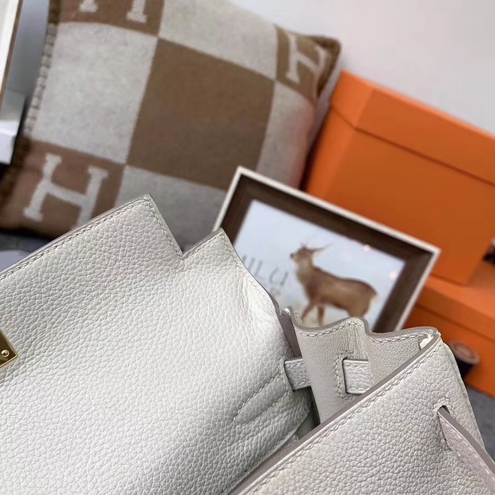 Hermès（爱马仕）Kelly 凯莉包 奶昔白 金扣 25cm