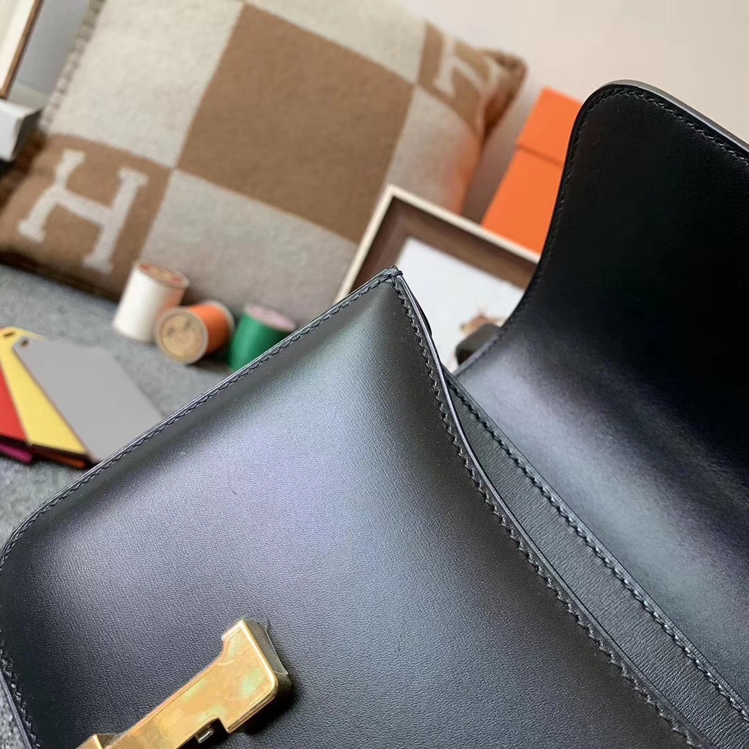 Hermès（爱马仕）黑色 原厂御用顶级BOX皮 Constance 19 金扣 现货