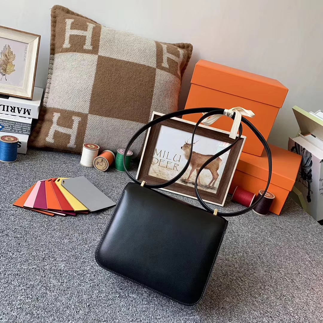 Hermès（爱马仕）黑色 原厂御用顶级BOX皮 Constance 19 金扣 现货