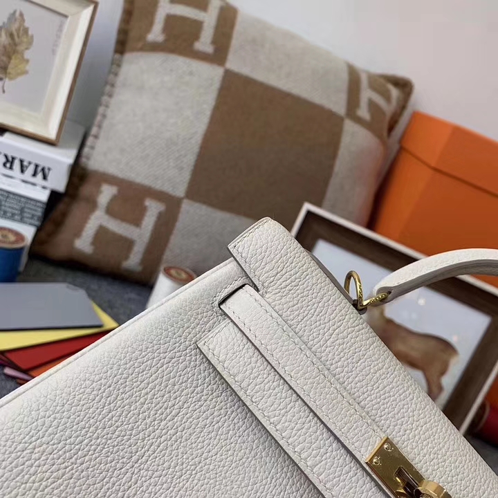 Hermès（爱马仕）Kelly 凯莉包 奶昔白 金扣 25cm