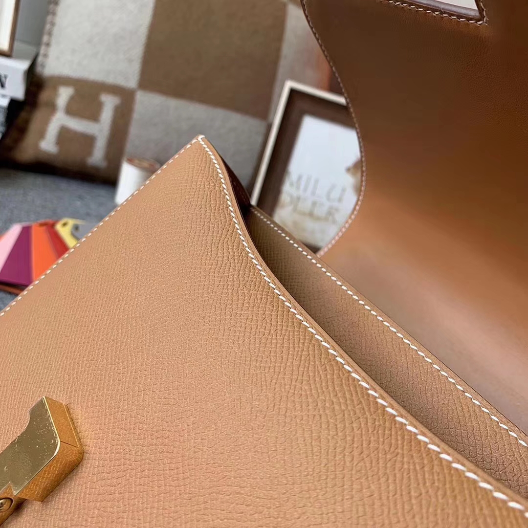 Hermès（爱马仕）浅咖啡 原厂御用顶级Epsom 皮 Constance 24 金扣 现货