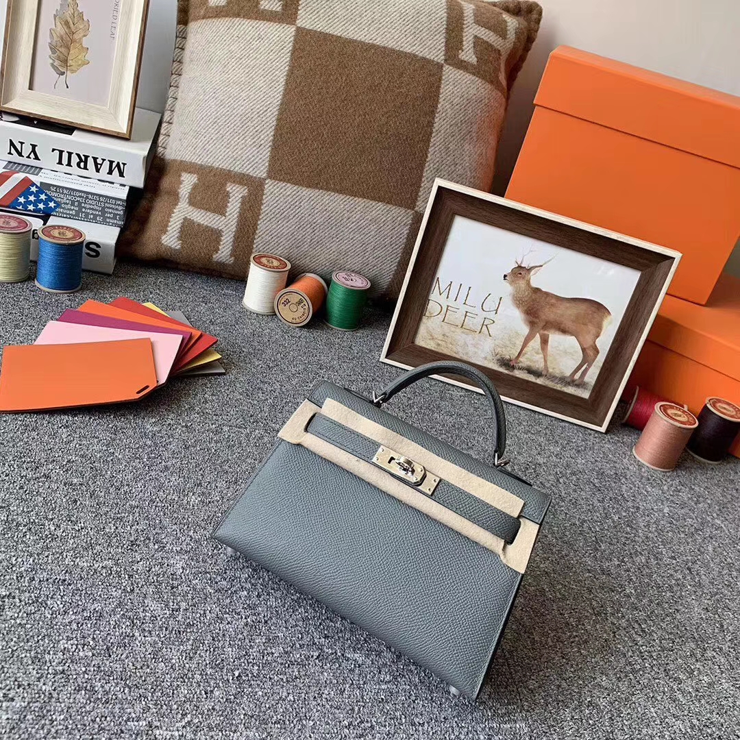 Hermès（爱马仕）杏绿色 原厂御用顶级Epsom 皮 Mini  Kelly 二代 金扣 现货