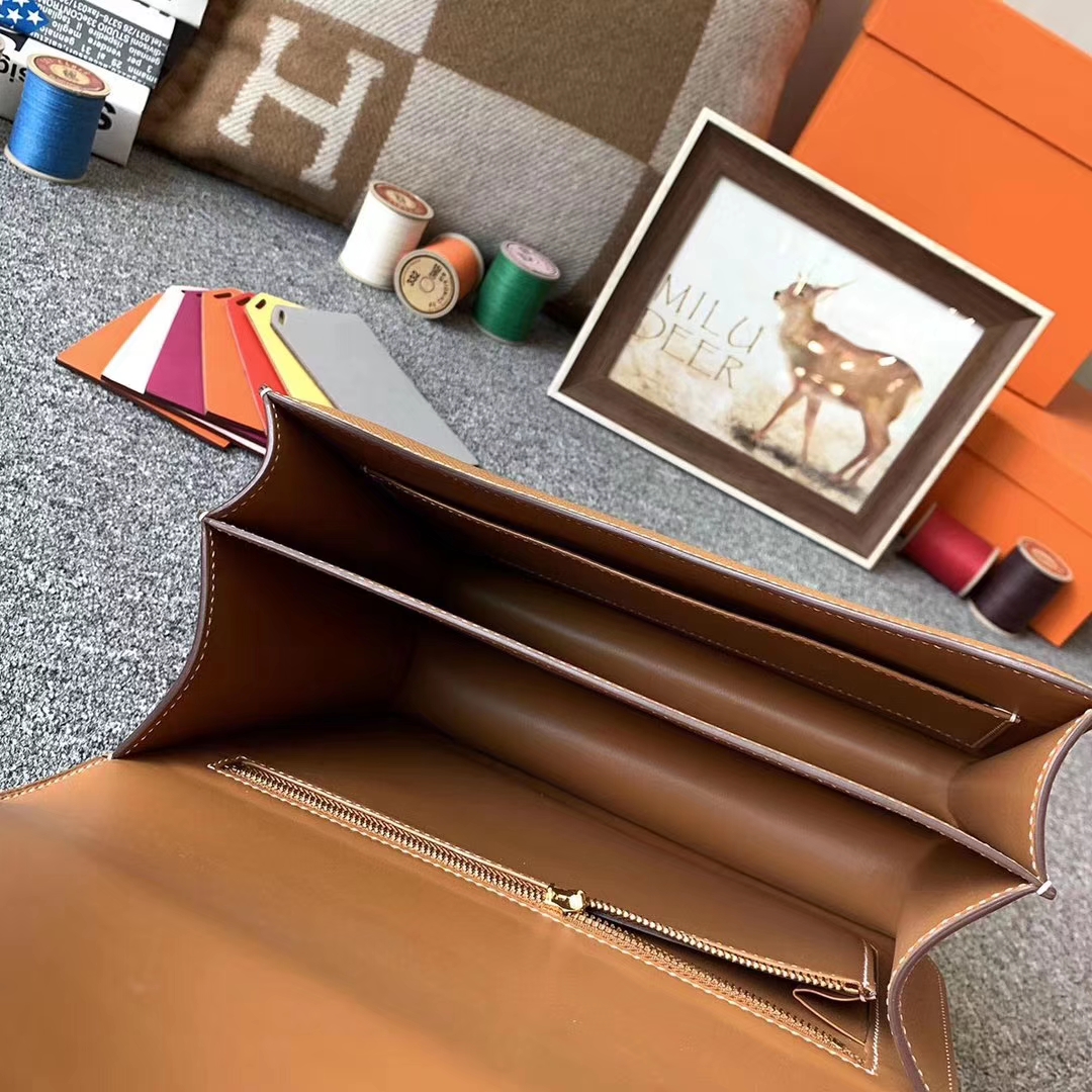 Hermès（爱马仕）浅咖啡 原厂御用顶级Epsom 皮 Constance 24 金扣 现货