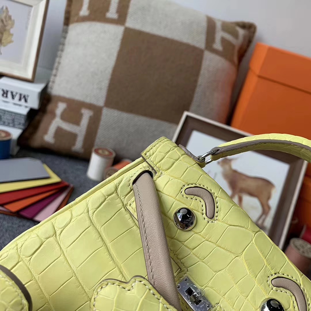 Hermès（爱马仕）柠檬黄拼沥青灰 原厂御用顶级鳄鱼皮 Kelly doll 银扣