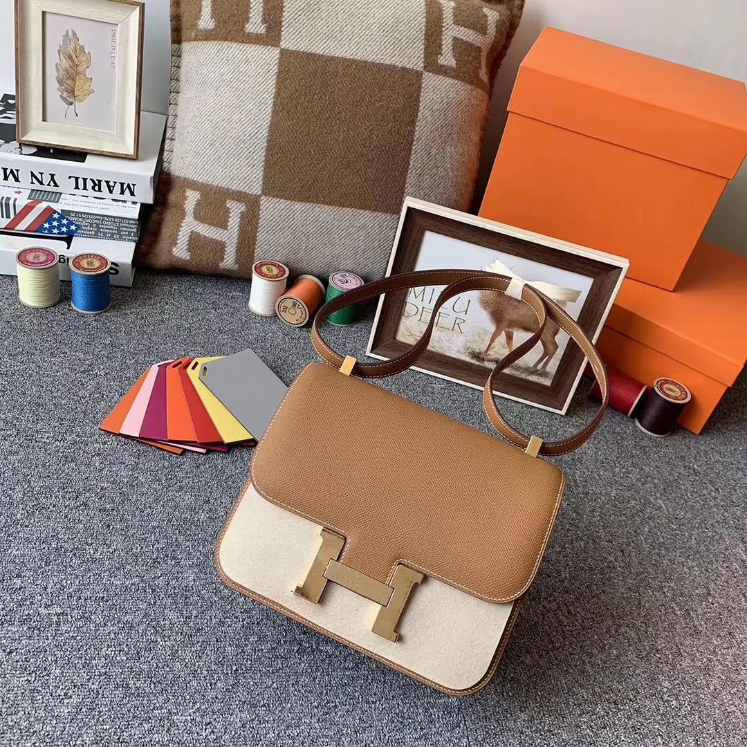 Hermès（爱马仕）浅咖啡 原厂御用顶级Epsom 皮 Constance 24 金扣 现货