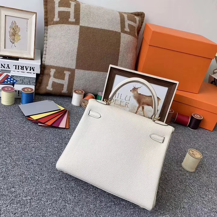 Hermès（爱马仕）Kelly 凯莉包 奶昔白 金扣 25cm