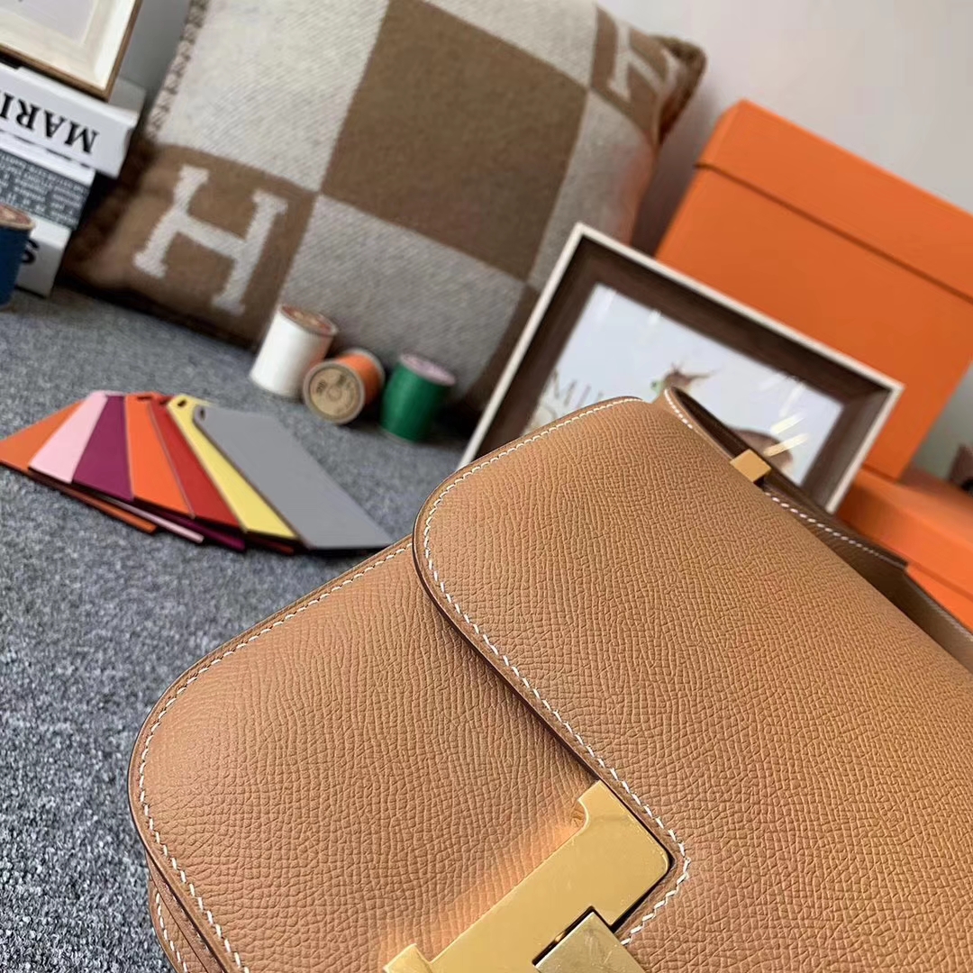 Hermès（爱马仕）浅咖啡 原厂御用顶级Epsom 皮 Constance 24 金扣 现货