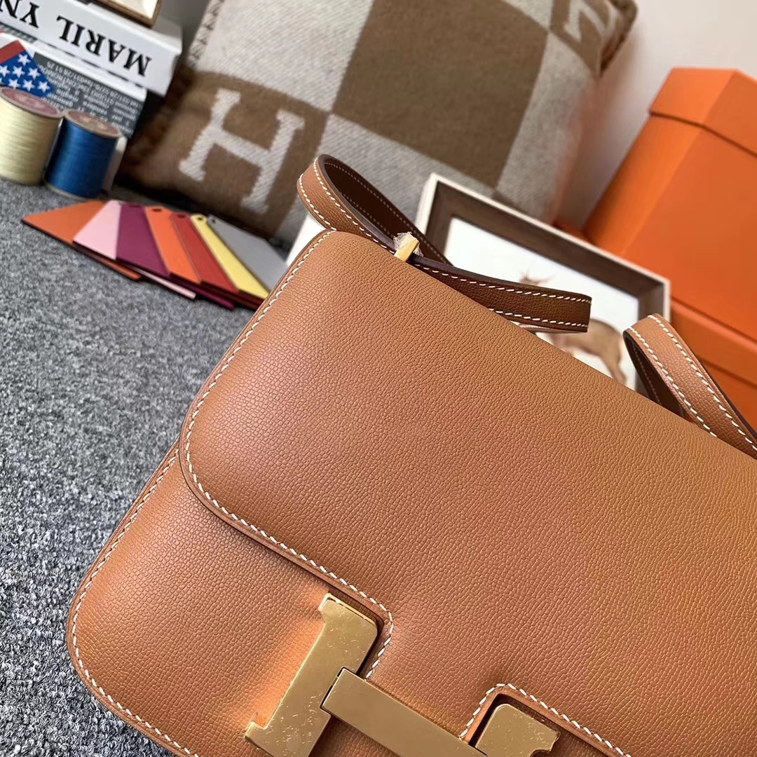 Hermès（爱马仕）金棕色 原厂御用顶级Monsieur皮 新皮 Constance 19 金扣 现货