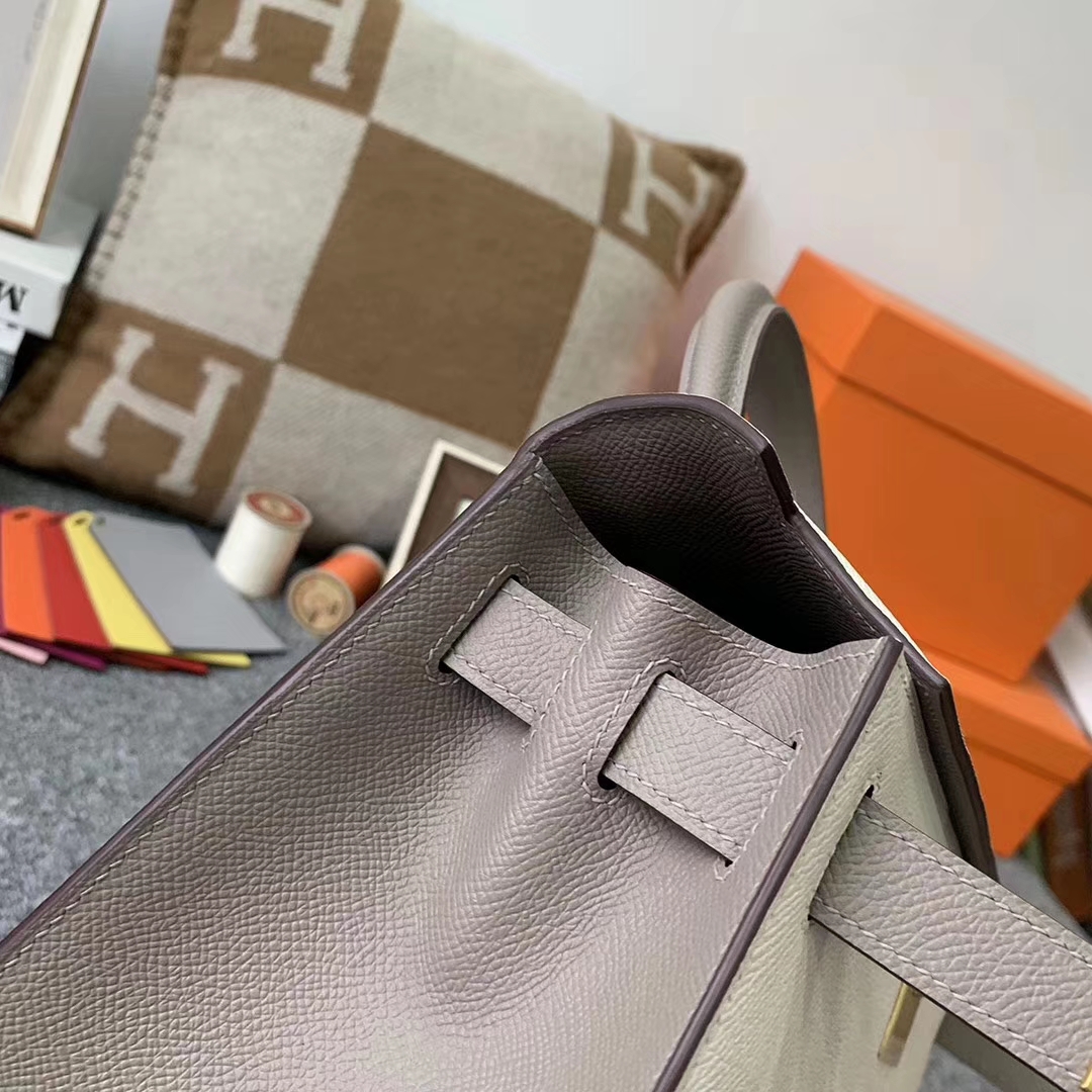 Hermès（爱马仕）奶昔白拼沥青灰 原厂御用顶级Epsom 皮 Kelly 28 外缝 拉丝金扣