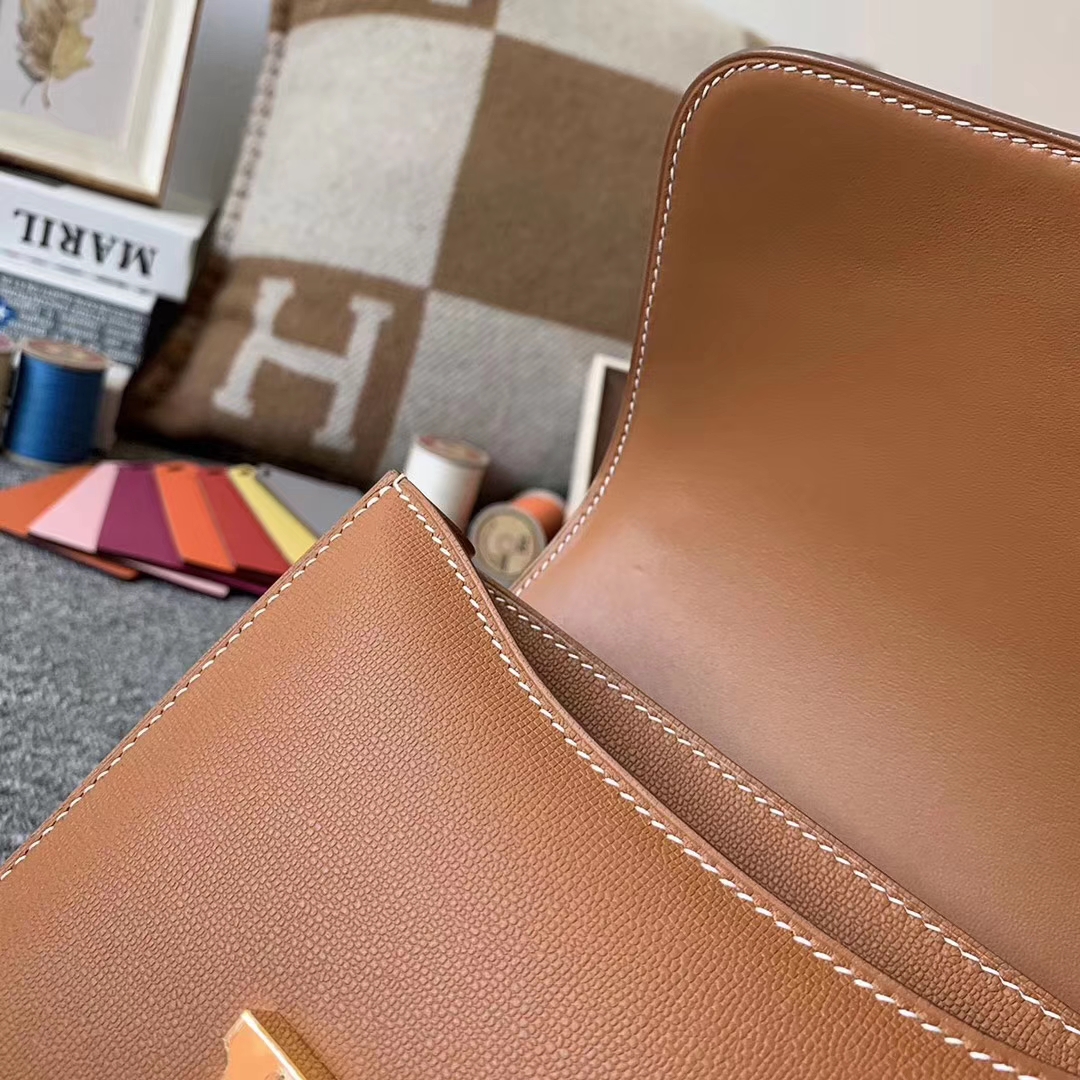 Hermès（爱马仕）金棕色 原厂御用顶级Monsieur皮 新皮 Constance 19 金扣 现货