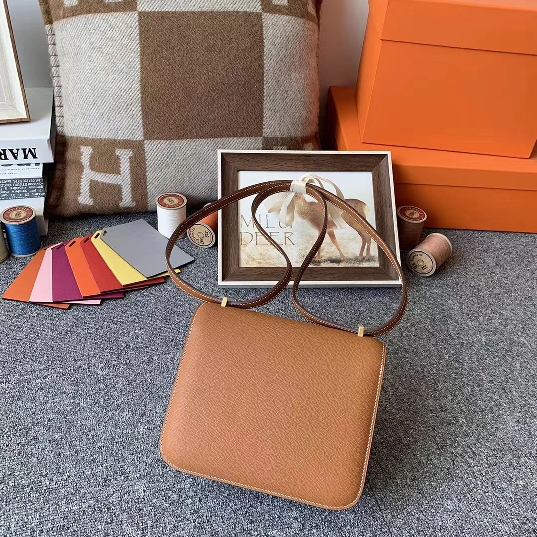 Hermès（爱马仕）金棕色 原厂御用顶级Monsieur皮 新皮 Constance 19 金扣 现货
