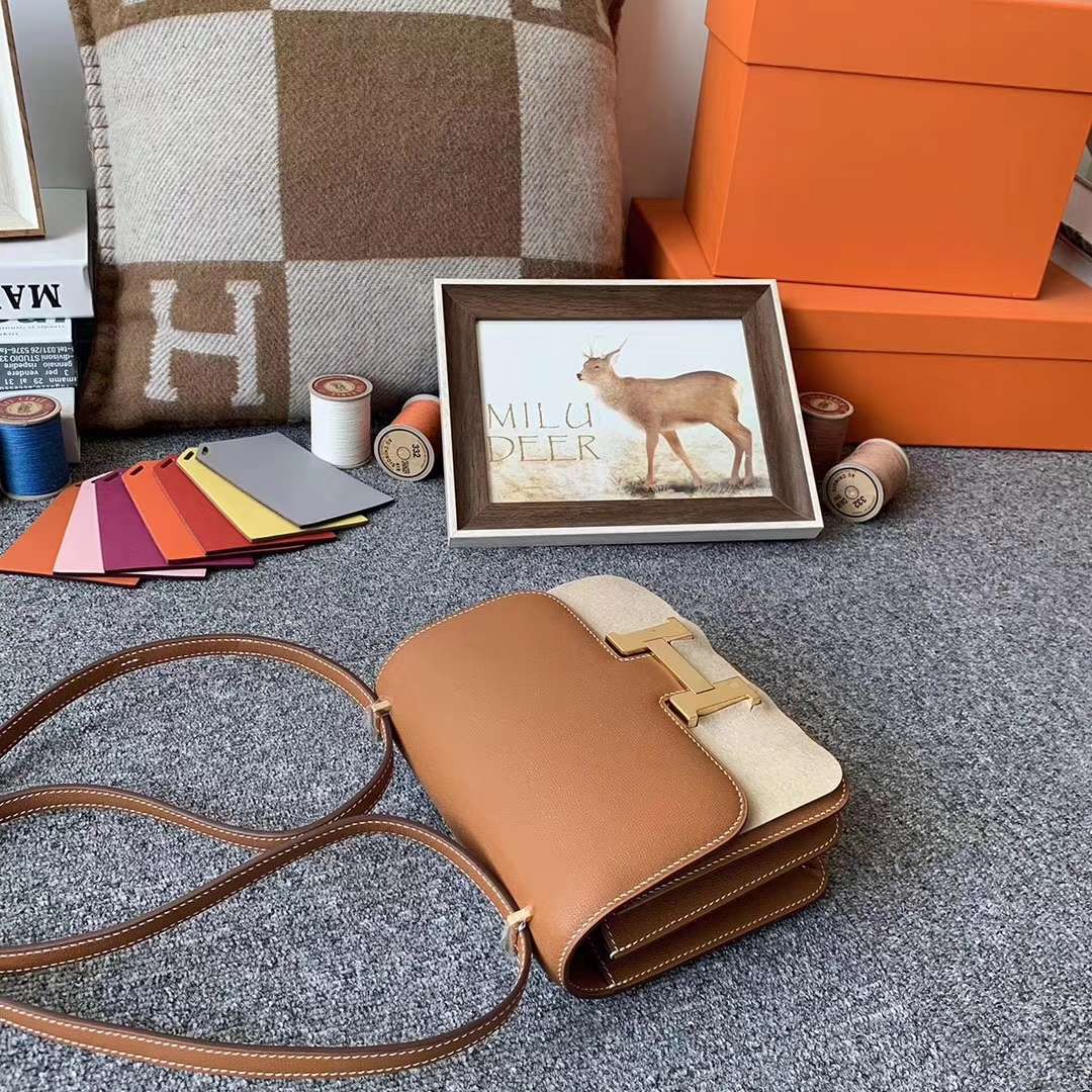 Hermès（爱马仕）金棕色 原厂御用顶级Monsieur皮 新皮 Constance 19 金扣 现货