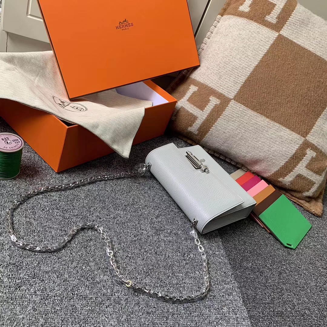 Hermès（爱马仕）C80 珍珠灰 原厂御用顶级山羊皮 Verrou 插销包 现货