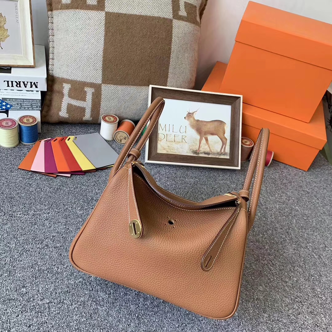 Hermès（爱马仕）C37 浅咖啡 原厂御用顶级小牛皮 Lindy 26 金扣 现货