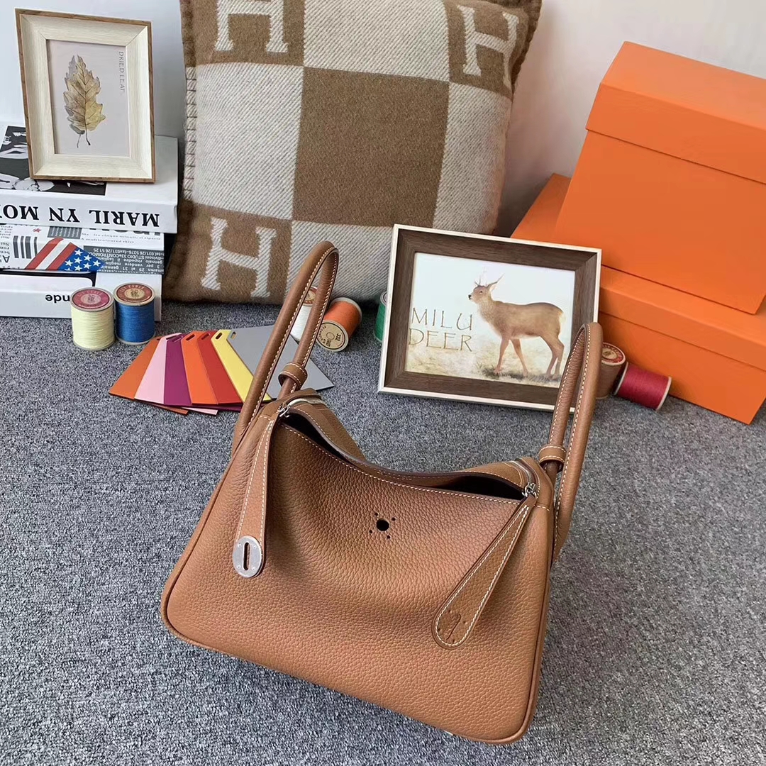Hermès（爱马仕）C37 浅咖啡 原厂御用顶级小牛皮 Lindy 26 金扣 现货
