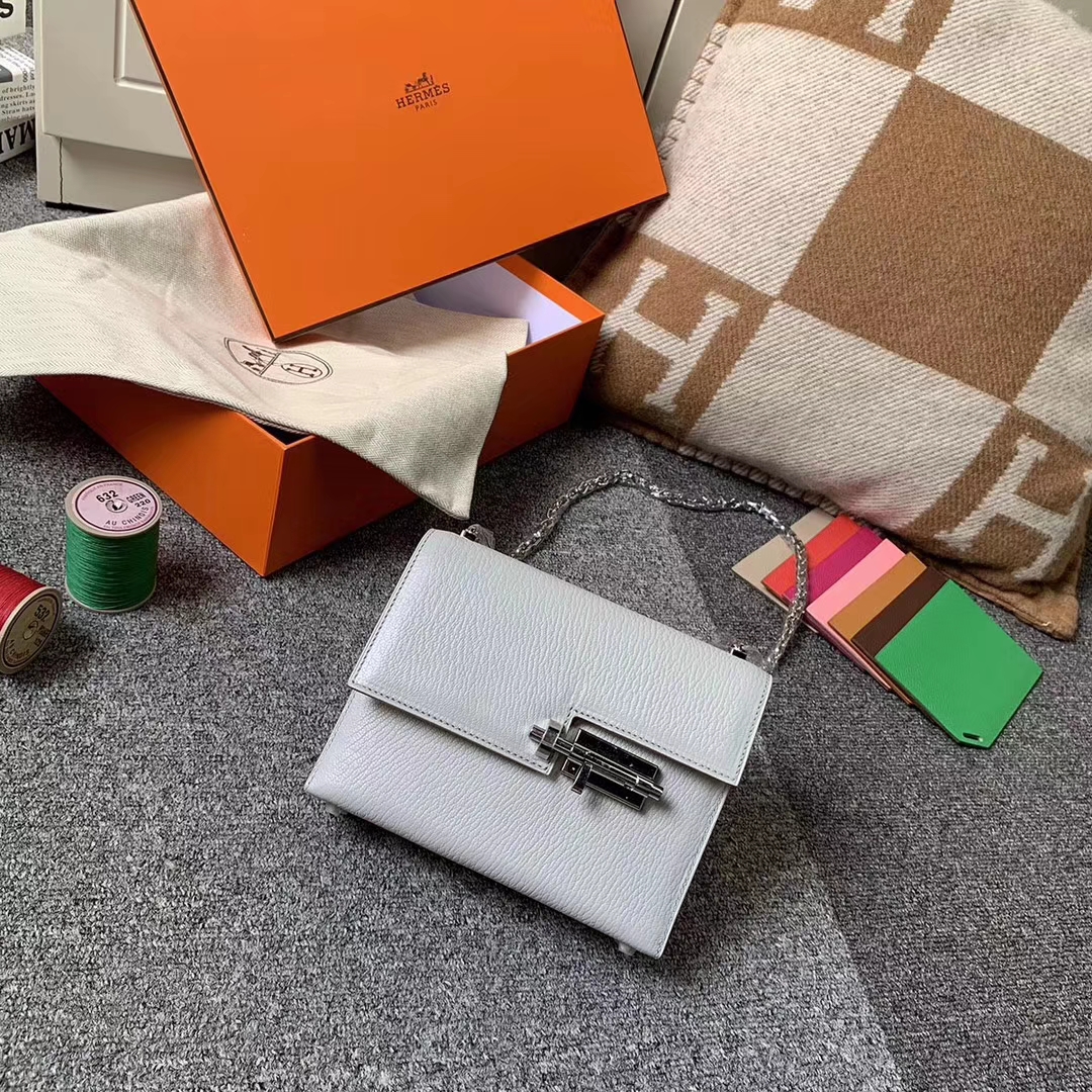 Hermès（爱马仕）C80 珍珠灰 原厂御用顶级山羊皮 Verrou 插销包 现货