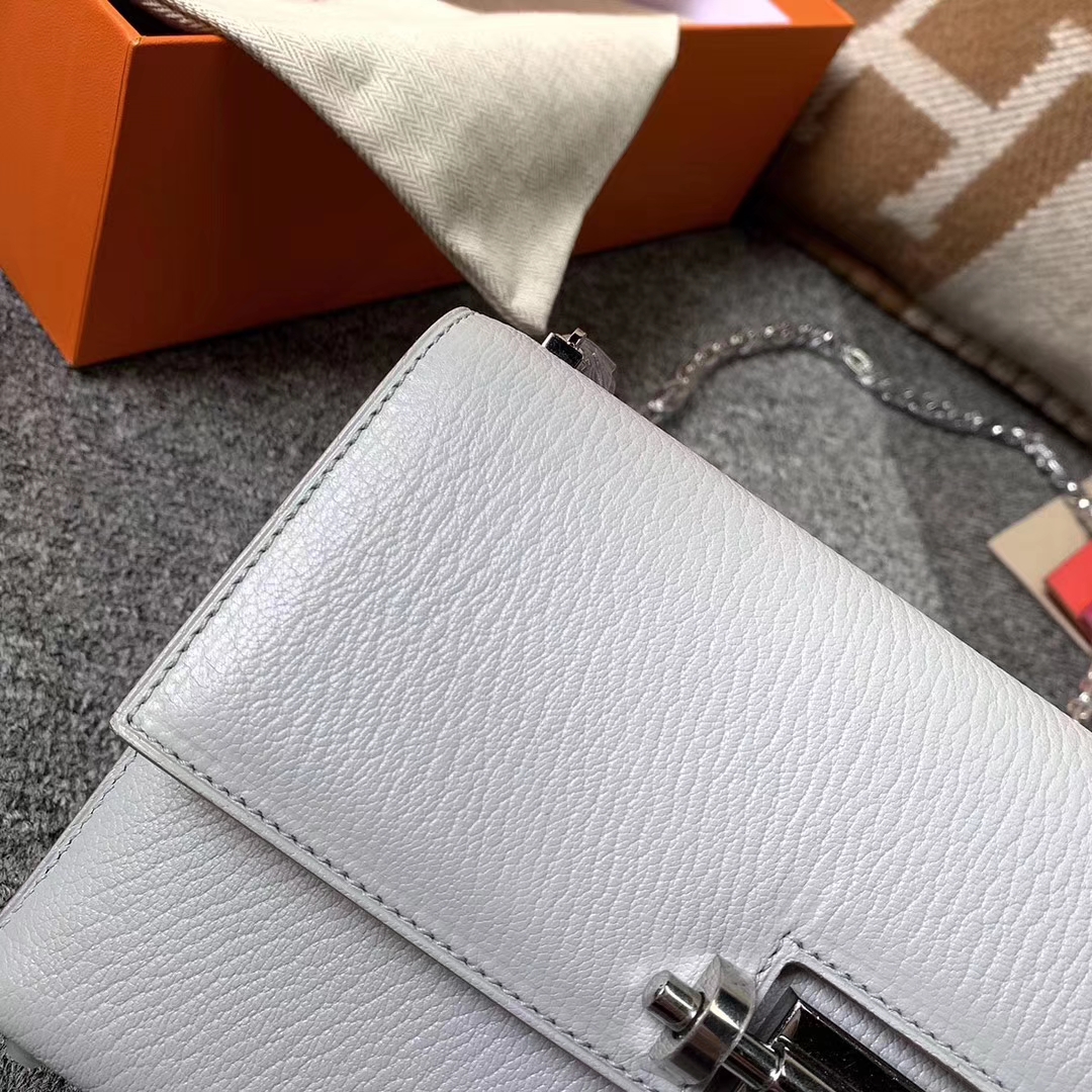 Hermès（爱马仕）C80 珍珠灰 原厂御用顶级山羊皮 Verrou 插销包 现货