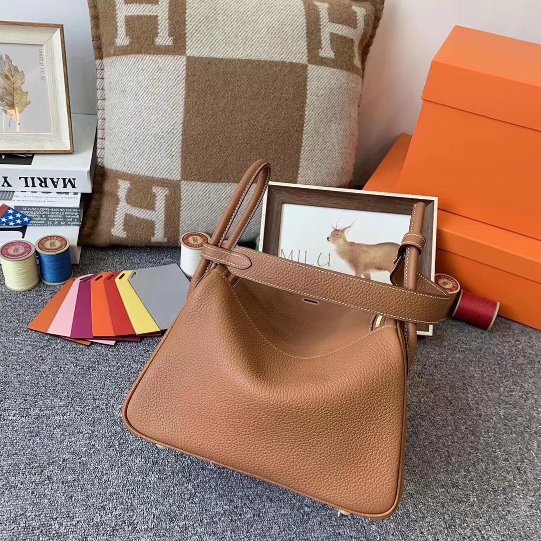 Hermès（爱马仕）C37 浅咖啡 原厂御用顶级小牛皮 Lindy 26 金扣 现货