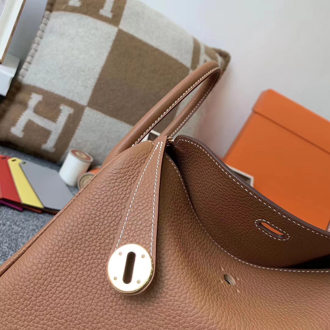 Hermès（爱马仕）C37 浅咖啡 原厂御用顶级小牛皮 Lindy 26 金扣 现货