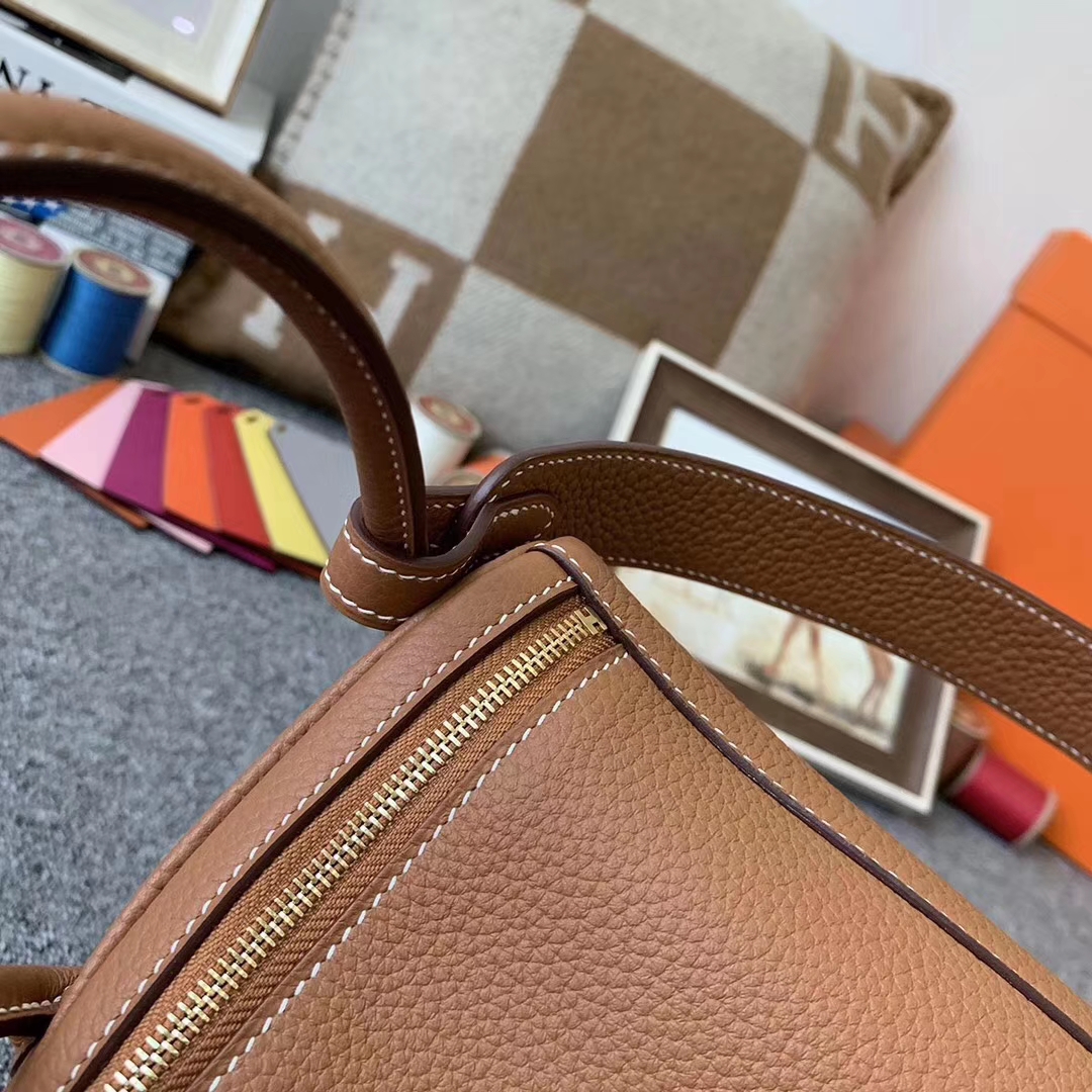 Hermès（爱马仕）C37 浅咖啡 原厂御用顶级小牛皮 Lindy 26 金扣 现货