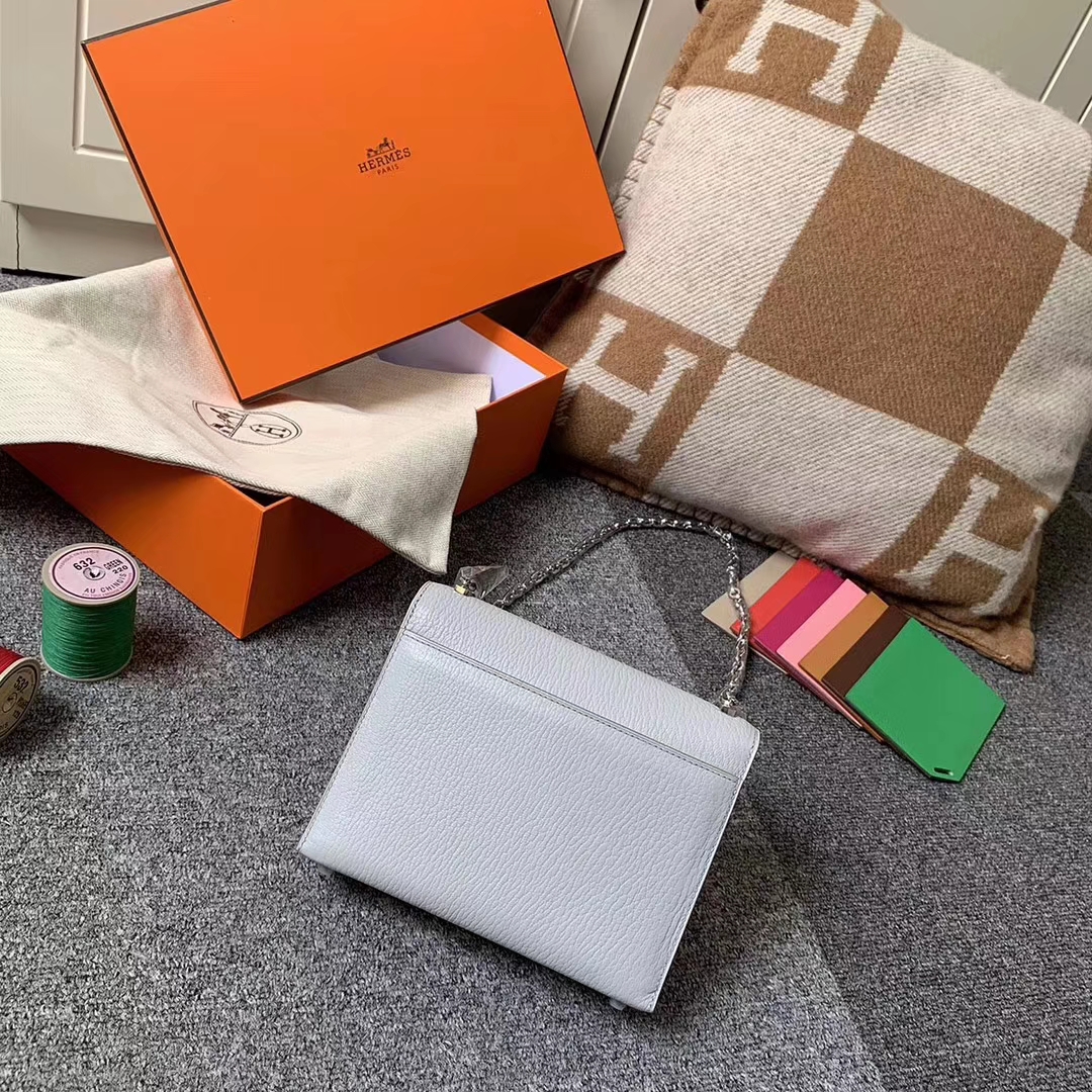 Hermès（爱马仕）C80 珍珠灰 原厂御用顶级山羊皮 Verrou 插销包 现货