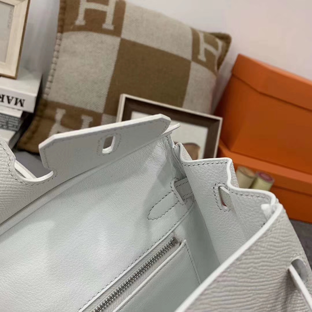 Hermès（爱马仕）纯白色 原厂御用顶级Epsom 皮 Birkin 25 银扣 订单出货