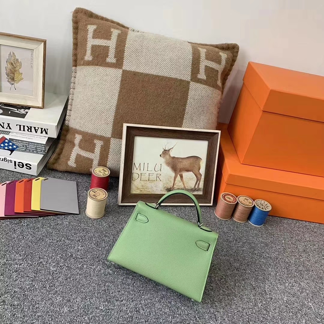 Hermès（爱马仕）牛油果绿 原厂御用顶级Epsom 皮 Mini Kelly 二代 银扣 现货
