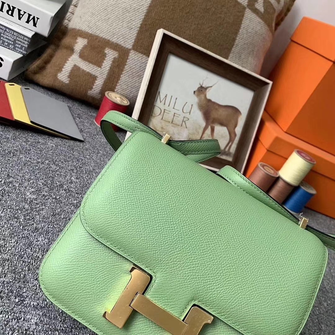 Hermès（爱马仕）3I牛油果绿 原厂御用顶级Epsom 皮 Constance 19 金扣 现货