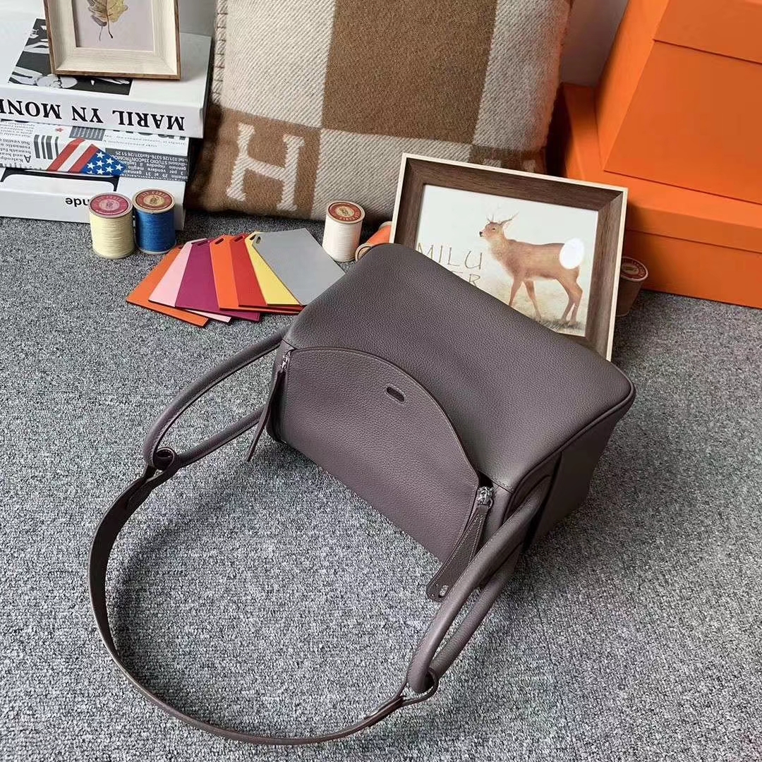 Hermès（爱马仕）8F锡器灰 原厂御用顶级TC皮 Lindy 26 银扣