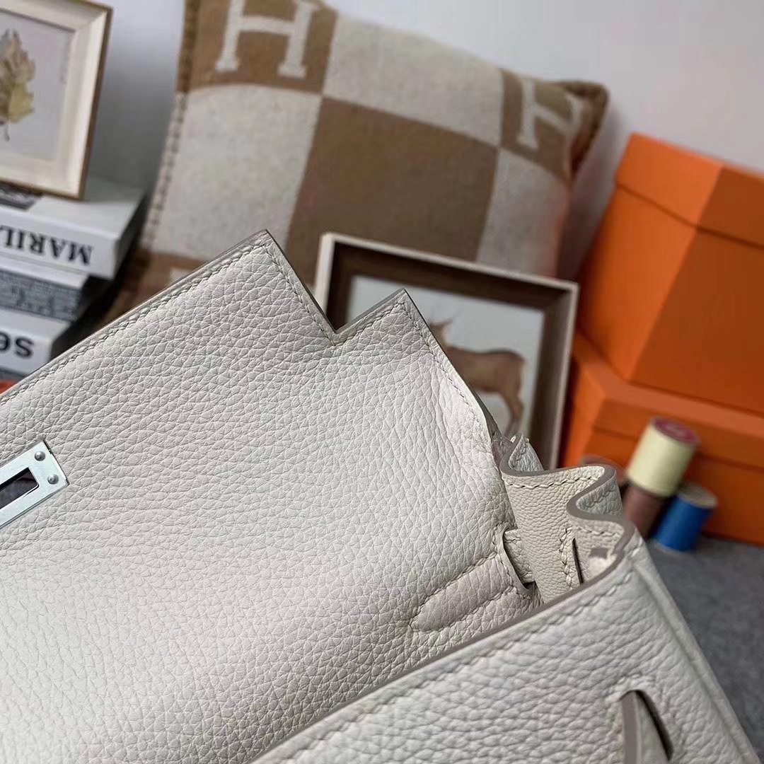 Hermès（爱马仕）8L冰川白 原厂御用顶级小牛皮 Kelly 25 银扣
