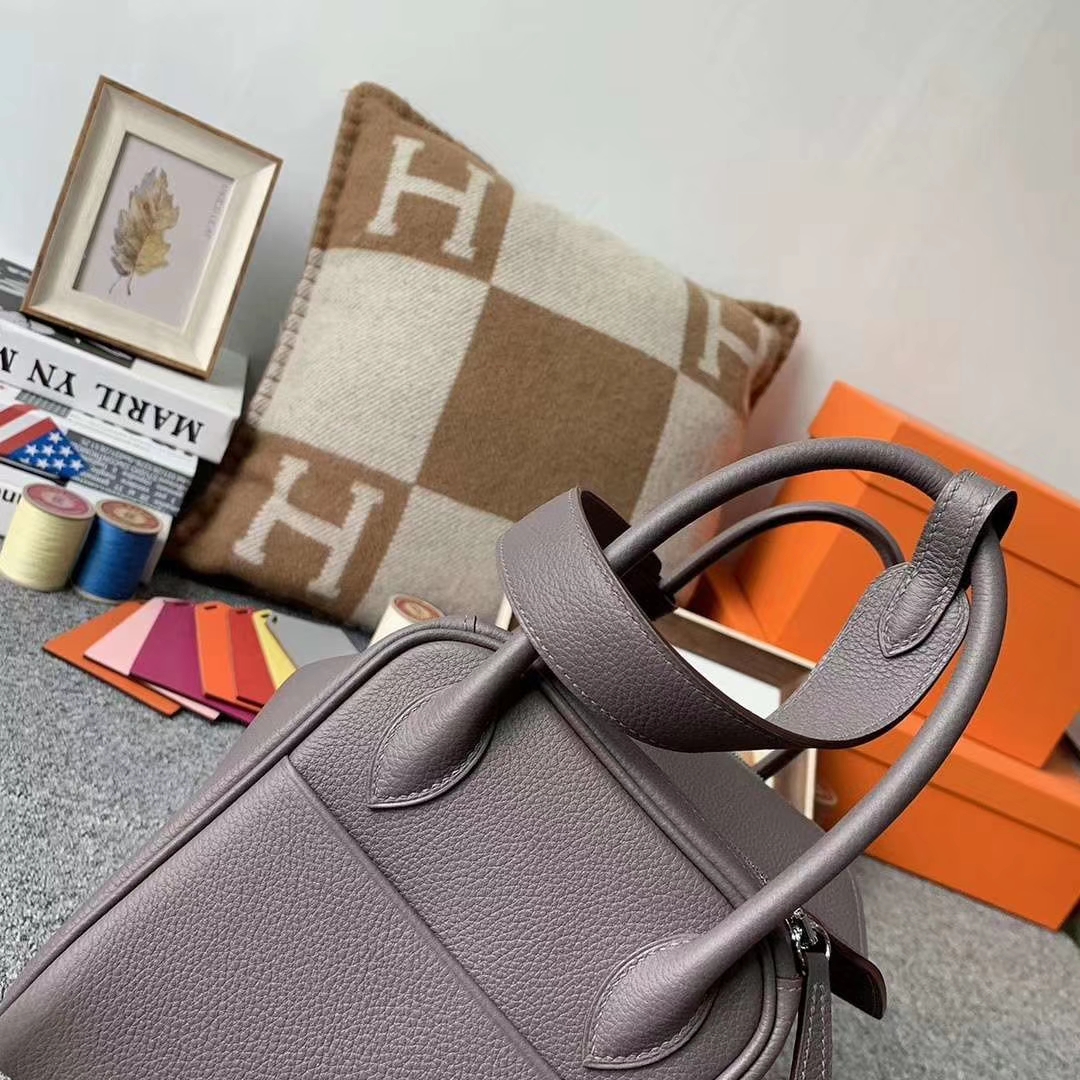Hermès（爱马仕）8F锡器灰 原厂御用顶级TC皮 Lindy 26 银扣