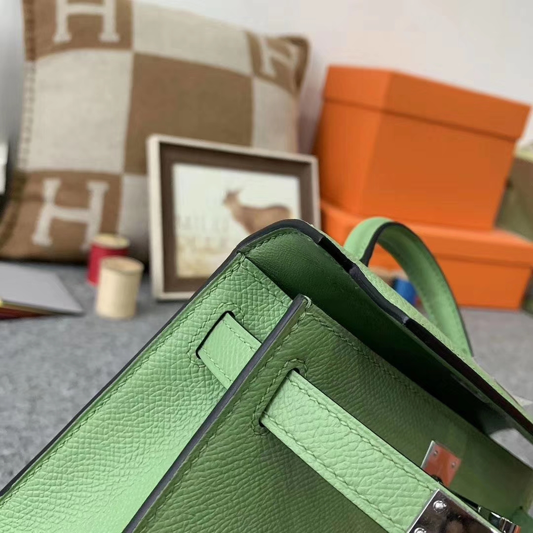 Hermès（爱马仕）牛油果绿 原厂御用顶级Epsom 皮 Mini Kelly 二代 银扣 现货