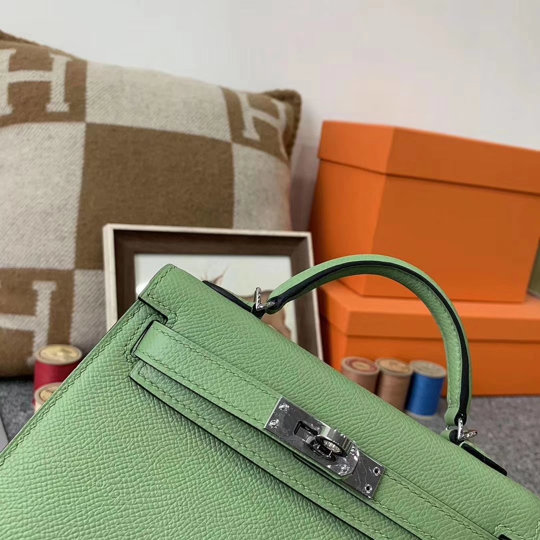 Hermès（爱马仕）牛油果绿 原厂御用顶级Epsom 皮 Mini Kelly 二代 银扣 现货