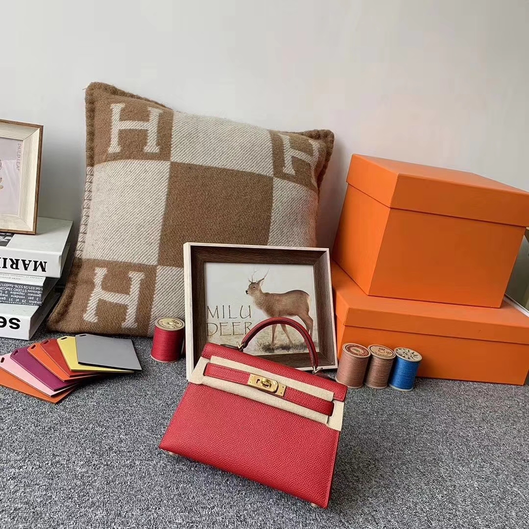 Hermès（爱马仕）Q5国旗红 糖果红 原‮御厂‬用顶级Epsom 皮 Mini Kelly 二代 金扣 现货