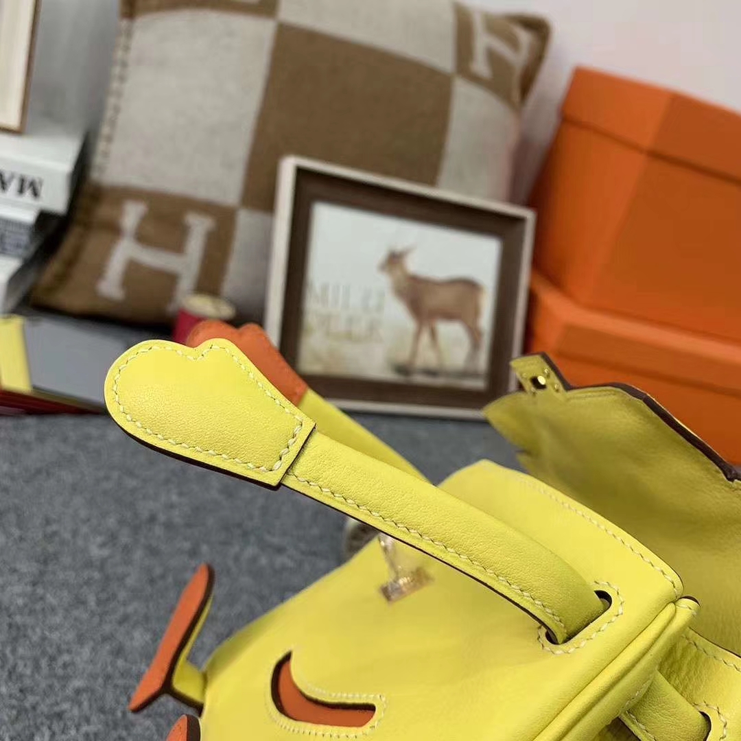Hermès（爱马仕）柠檬黄拼罂粟橘色 原厂御用顶级Swift 皮 Kelly doll 金扣 现货