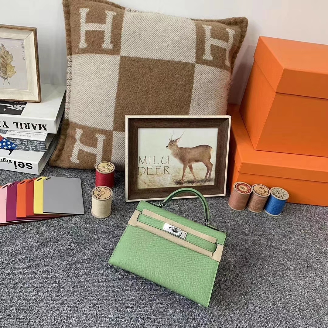Hermès（爱马仕）牛油果绿 原厂御用顶级Epsom 皮 Mini Kelly 二代 银扣 现货