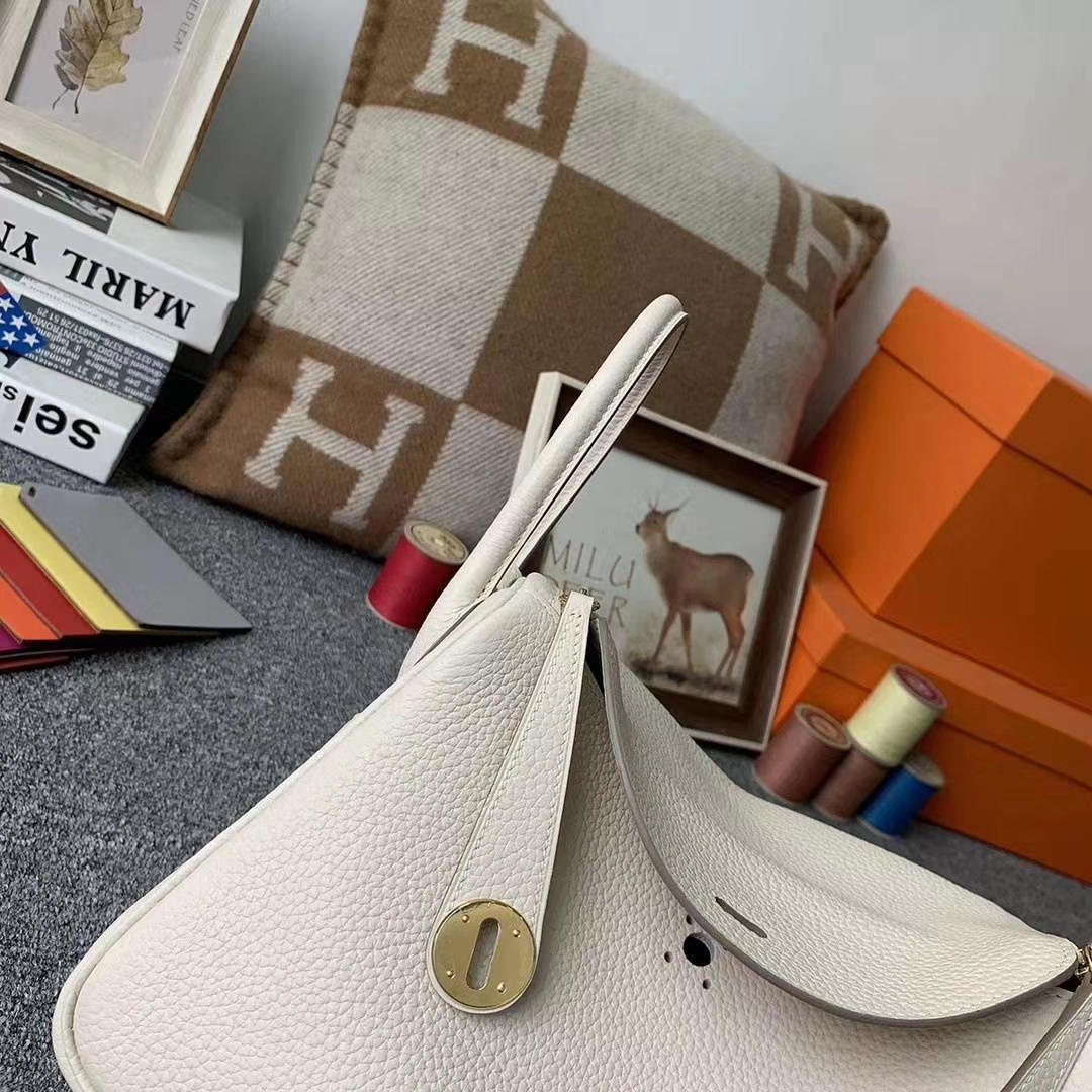 Hermès（爱马仕）奶昔白 原厂‮用御‬顶级TC 皮  Lindy 26 金扣 银扣 现货