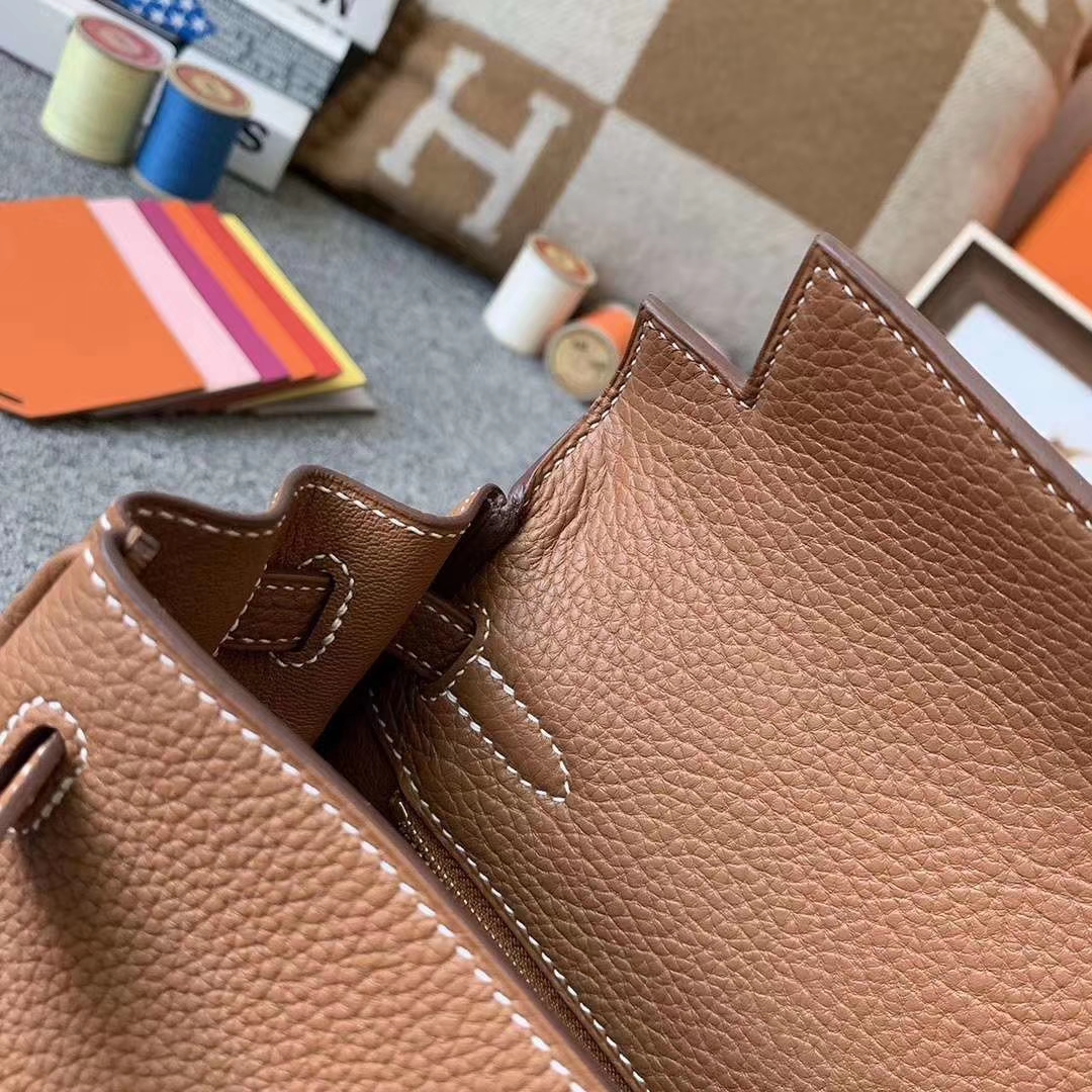 Hermès（爱马仕）C37金棕色 原厂御用顶级小牛皮 Kelly 25 金扣 现货